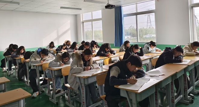 期中考试考场