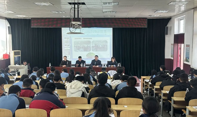 介绍学院发展情况