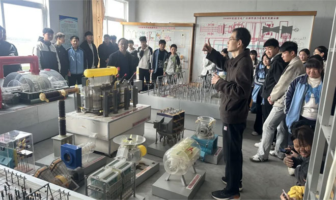 参观电厂运行与检修实训基地