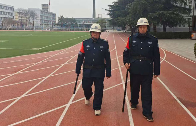 安保人员严格落实校园巡逻制度