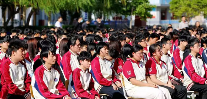 引导学生树立法制观念