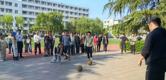 教职工趣味保龄球挑战赛