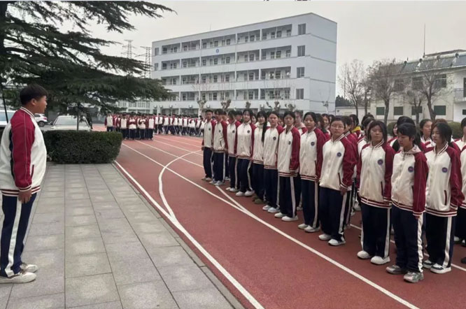 精神面貌饱满昂扬