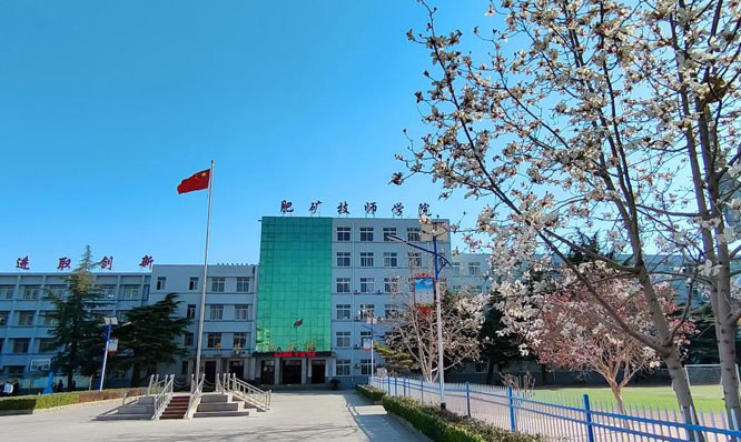 春天的气息感染着校园