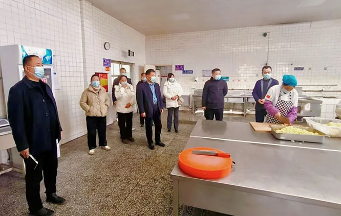 深入食堂现场