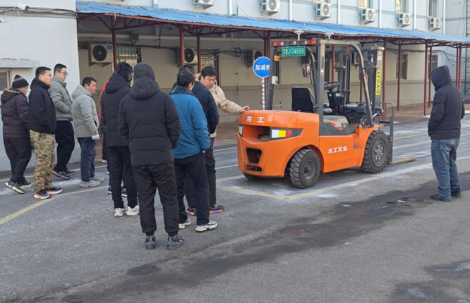 叉车的精心养护