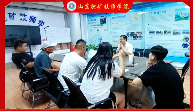 与家长详细沟通