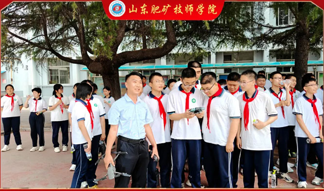 丁主任介绍我校无人机专业