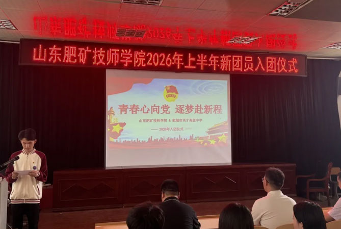 优秀团员代表张鑫源作为老团员送上寄语